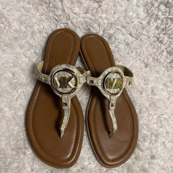 Michael Kors Aubrey Synthetic beige Thong Sandal gold tone logo accent SZ9.5M - Picture 2 of 10